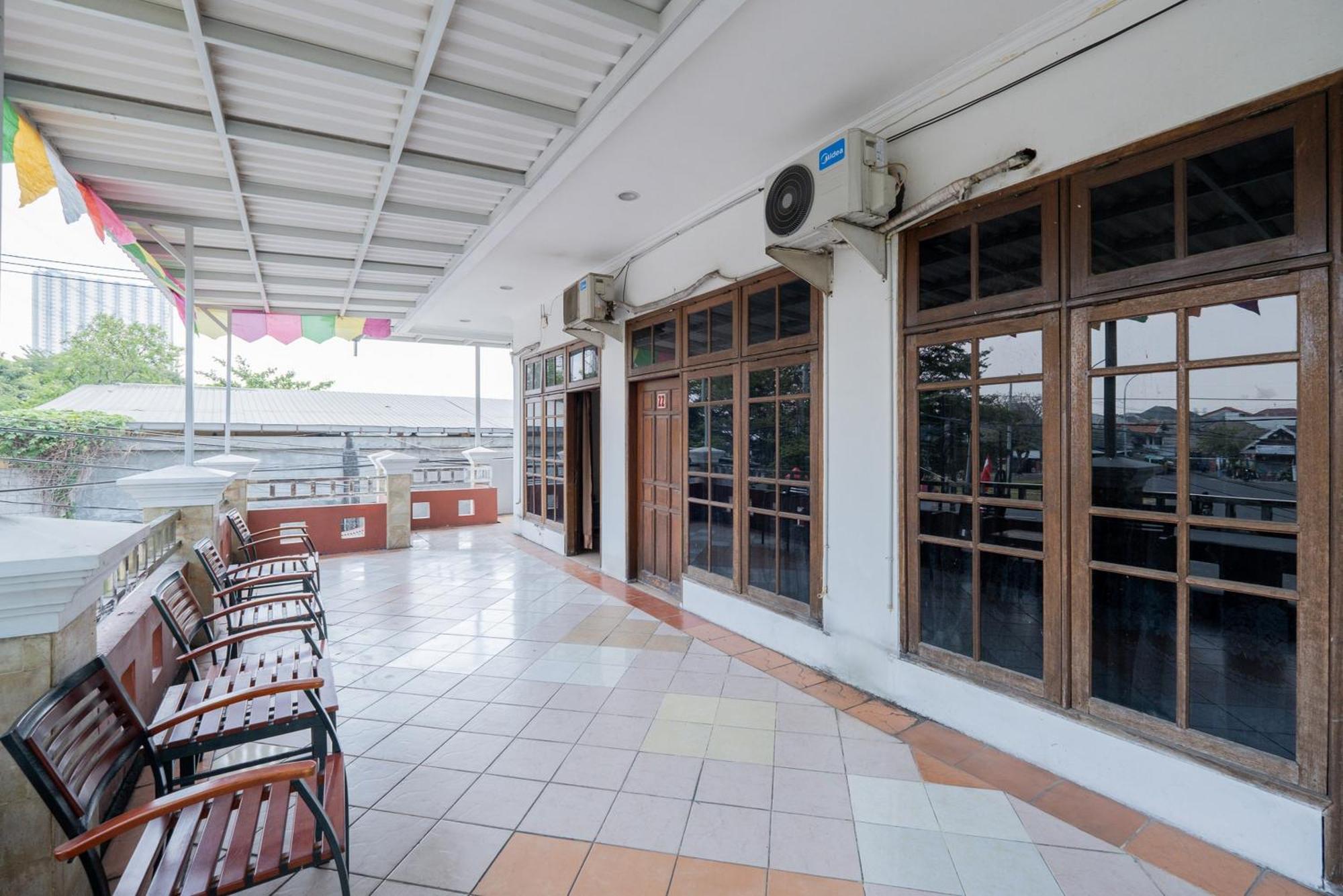 Reddoorz Plus @ Gunungsari Surabaya Kedurus Dış mekan fotoğraf