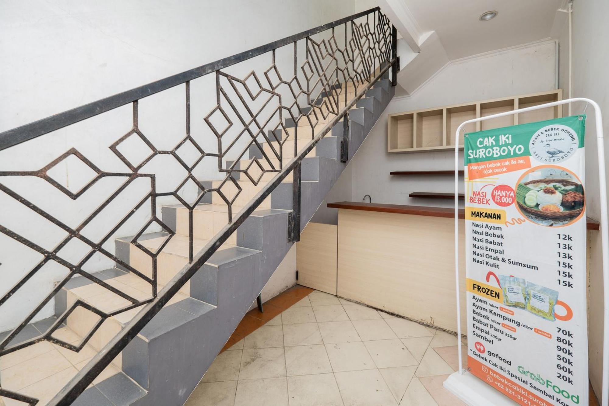 Reddoorz Plus @ Gunungsari Surabaya Kedurus Dış mekan fotoğraf